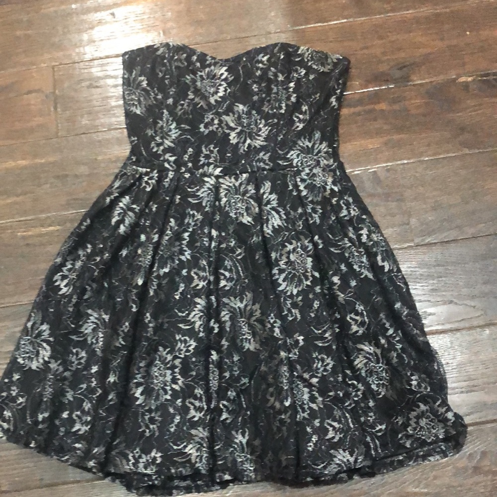 Forever 21 Size Medium Black and Silver Floral Lace Dress